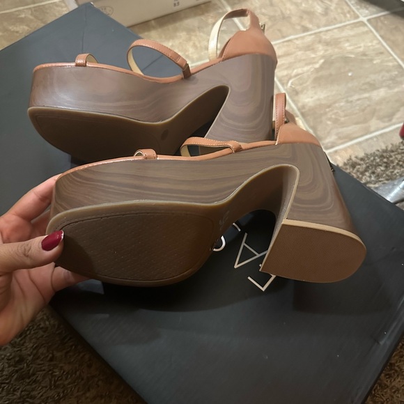 Jessica Simpson Brown Platform Heels - Picture 3 of 3